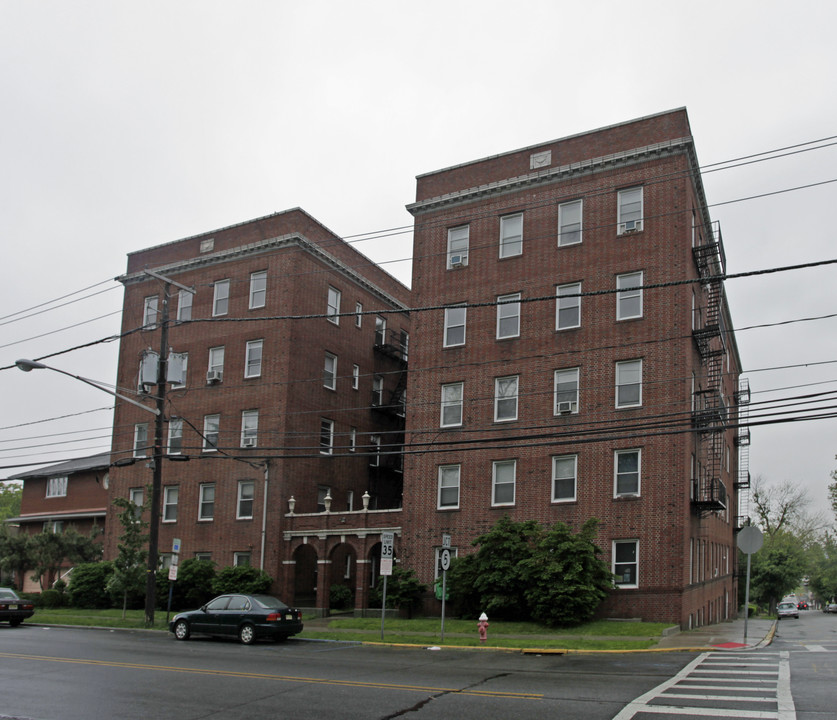 Maple Gardens in Ridgefield, NJ - Building Photo