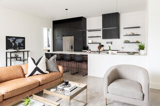 1108B Wade Ave in Nashville, TN - Foto de edificio - Building Photo