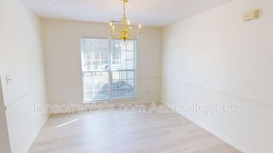 342 Meadow Pathway Dr in Fletcher, NC - Building Photo - Building Photo