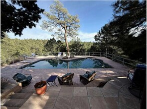 61 Ortiz Rd in Santa Fe, NM - Foto de edificio - Building Photo