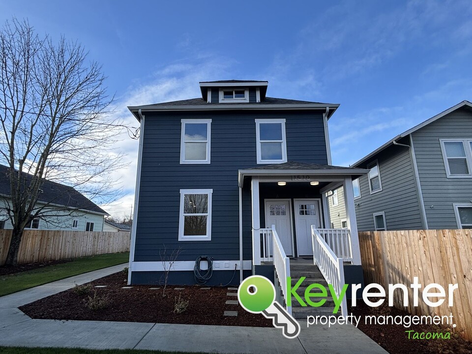 1510 S L St-Unit -Unit A (Upstairs) in Tacoma, WA - Building Photo