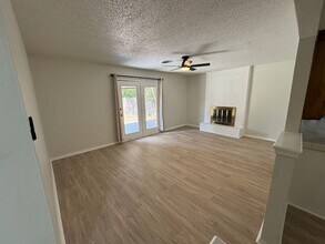 2410 NW Saxon Cir in Lawton, OK - Building Photo - Building Photo