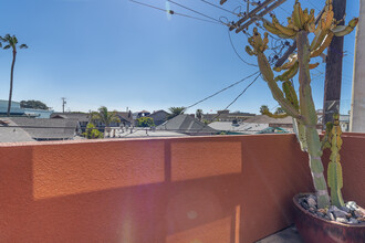 42 Brooks Ave in Venice, CA - Building Photo - Building Photo