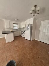 617 DFW Dr, Unit Apt 4 in Edinburg, TX - Building Photo - Building Photo