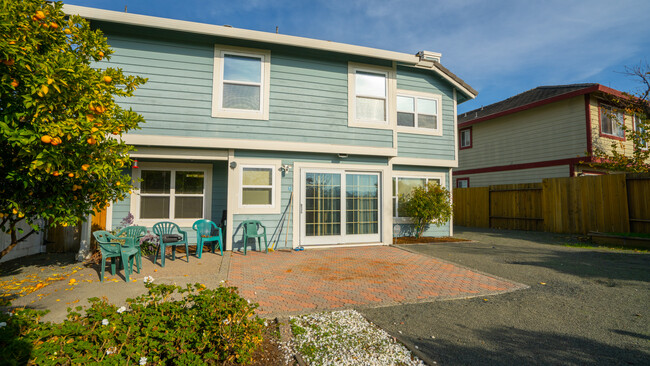 131 Humphrey Ln in Vallejo, CA - Foto de edificio - Building Photo