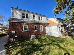 410 N 68th St in Wauwatosa, WI - Foto de edificio - Building Photo