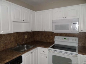 4851 NW 21st St in Lauderhill, FL - Building Photo - Building Photo