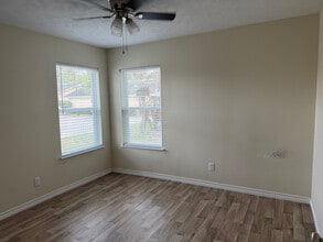 635 S Archie St in Vidor, TX - Foto de edificio - Building Photo