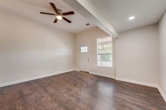 4823 Ash Ln in Dallas, TX - Foto de edificio - Building Photo