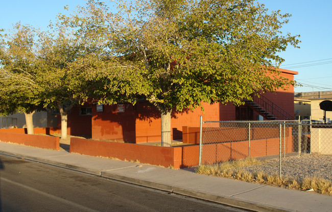 Por Robins Nest Apartments in Las Vegas, NV - Foto de edificio - Building Photo