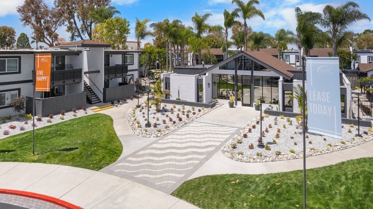 Surf House Apartments in Huntington Beach, CA - Foto de edificio