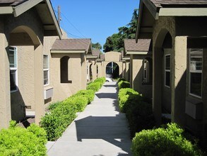 Melita Court in Martinez, CA - Building Photo - Building Photo