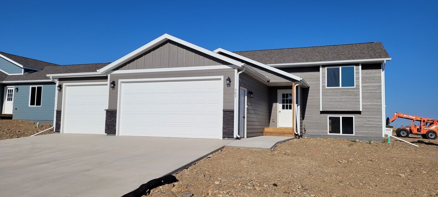 628 Abraham Ct in Rapid City, SD - Building Photo