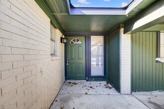 7814 Pin Oak Dr in Alvin, TX - Building Photo - Building Photo