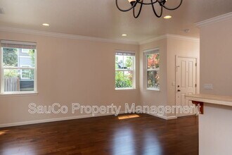 292 NE 66th Ave in Hillsboro, OR - Building Photo - Building Photo