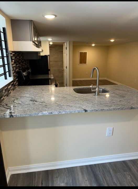 1033 S 55th St in Philadelphia, PA - Foto de edificio