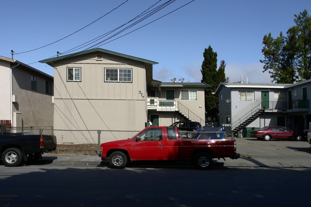 577 Hampshire Ave in Redwood City, CA - Building Photo