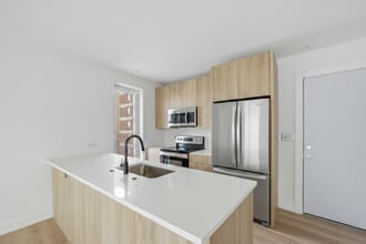 1035-1037 Commonwealth Ave in Boston, MA - Building Photo - Building Photo