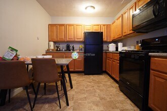 142 Davis Ave in Brookline, MA - Foto de edificio - Building Photo