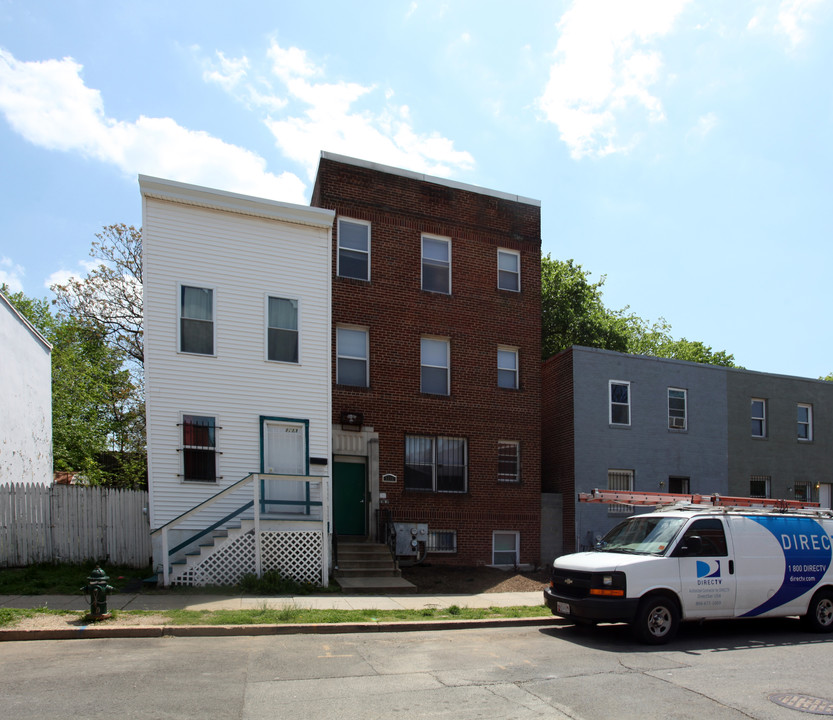 1111 16th St NE in Washington, DC - Building Photo