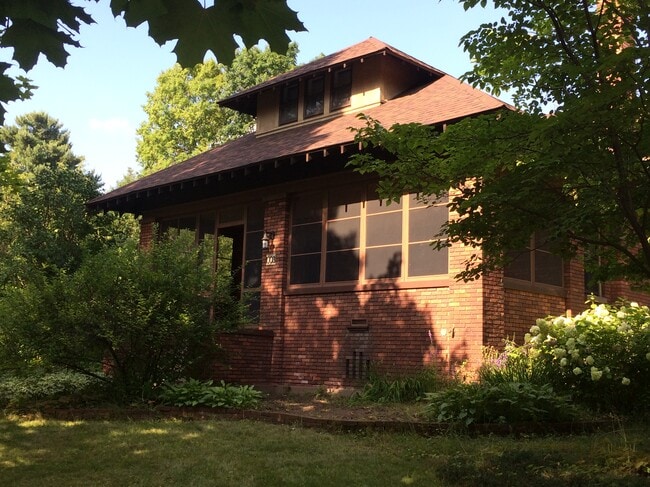property at 1003 N 9th St