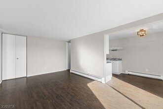 355 River Rd in Nutley, NJ - Building Photo - Building Photo