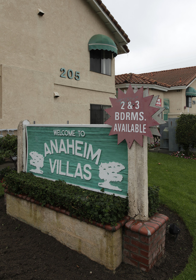 Anaheim Villas Apartments in Anaheim, CA - Building Photo - Building Photo