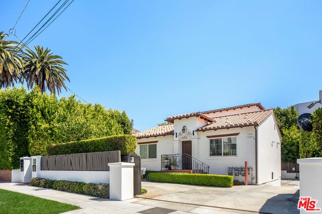 1350 N Stanley Ave in Los Angeles, CA - Building Photo - Building Photo