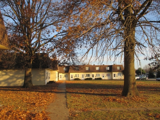 Westbrook Apartments in West Burlington, IA - Building Photo