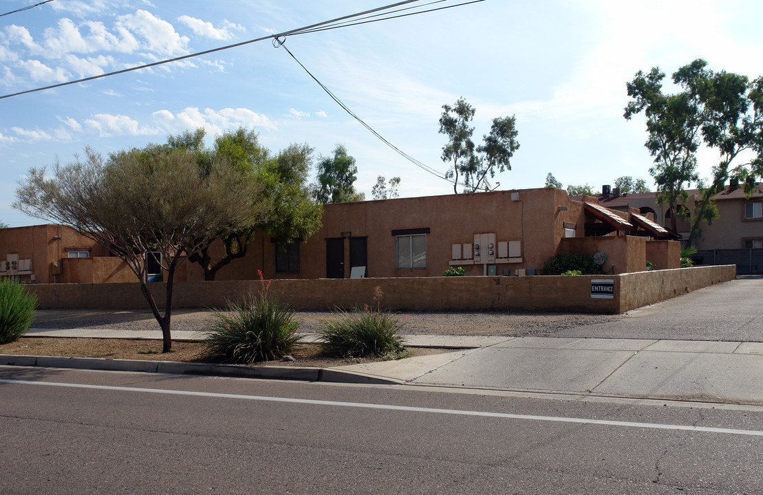 18001-18005 N 40th St in Phoenix, AZ - Building Photo