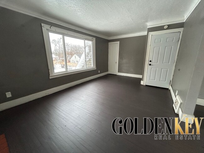 6885 Mettetal St in Detroit, MI - Building Photo - Building Photo