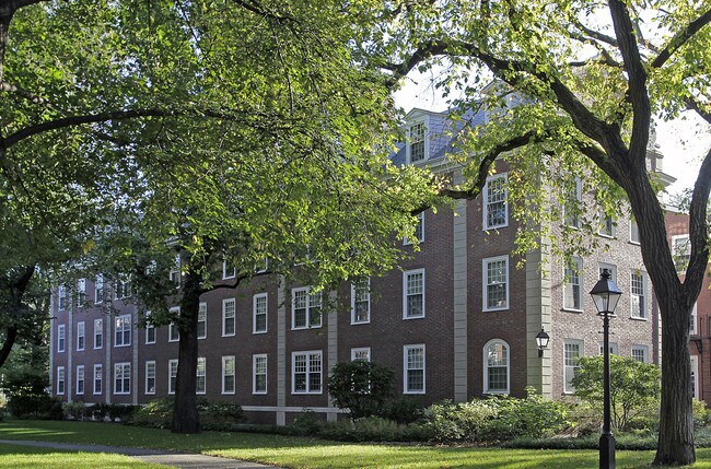 Gallatin Hall in Boston, MA - Foto de edificio - Building Photo
