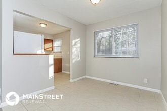 241 Chamberlin Dr in Hamilton, OH - Building Photo - Building Photo