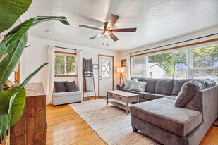 240 Koshkonong Dr in Edgerton, WI - Building Photo