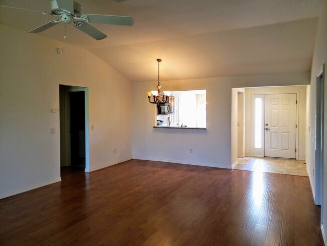 12109 NE 51st Cir in Oxford, FL - Building Photo - Building Photo