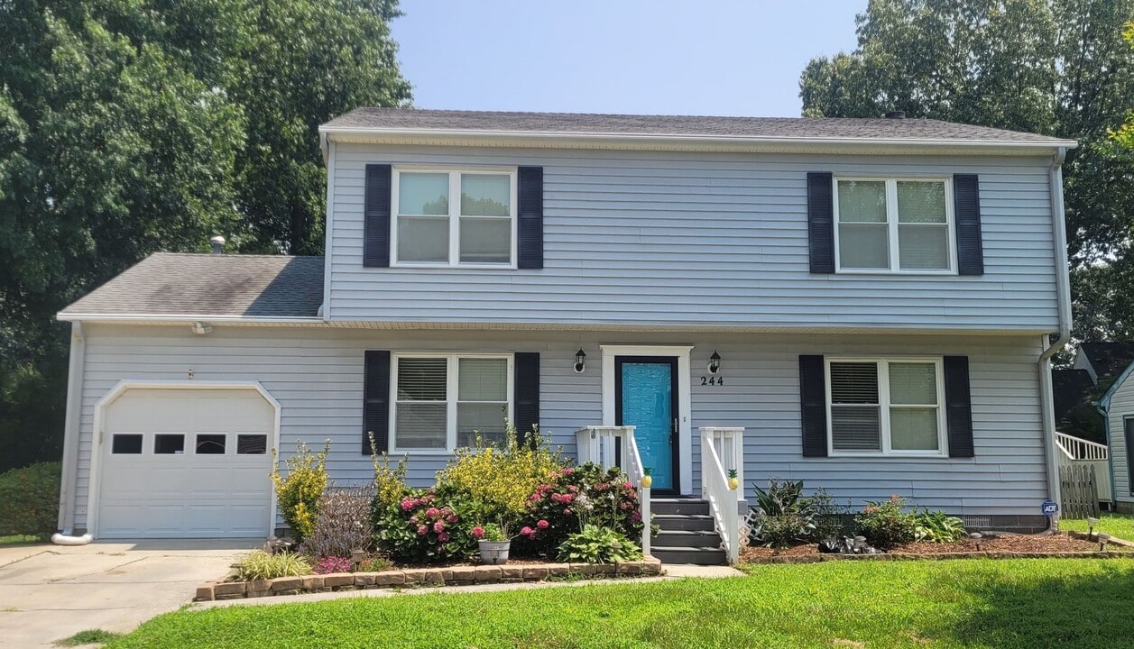 244 Vicky Ct in Newport News, VA - Building Photo
