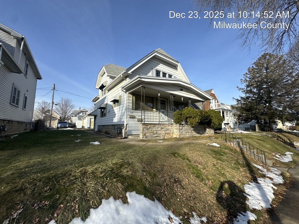 2147 S 62nd St in West Allis, WI - Building Photo