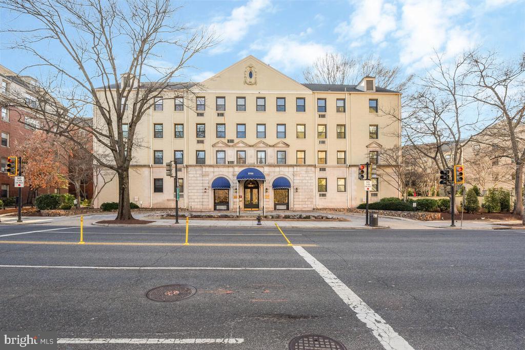 3100 Connecticut Ave in Washington, DC - Foto de edificio