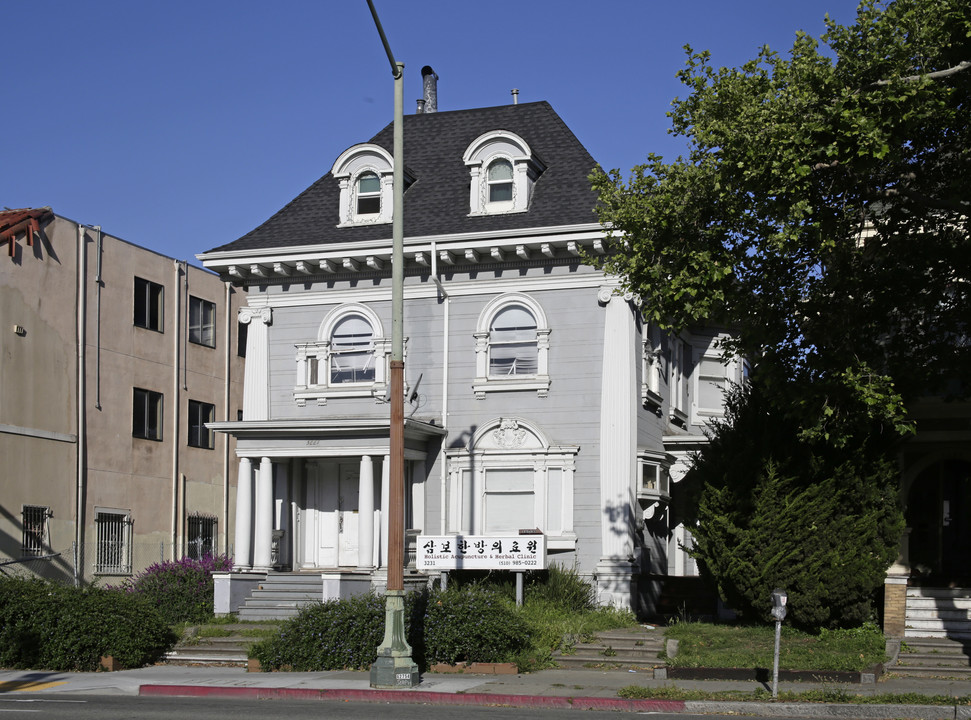 3227-3231 Telegraph Ave in Oakland, CA - Building Photo