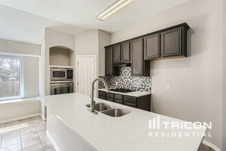 823 Fox Glen Cir in Lancaster, TX - Building Photo - Building Photo