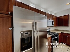 7608 Symmetry Ct in Las Vegas, NV - Building Photo - Building Photo