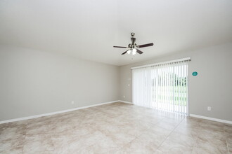 2736 Eagle Canyon Dr S in Kissimmee, FL - Building Photo - Building Photo