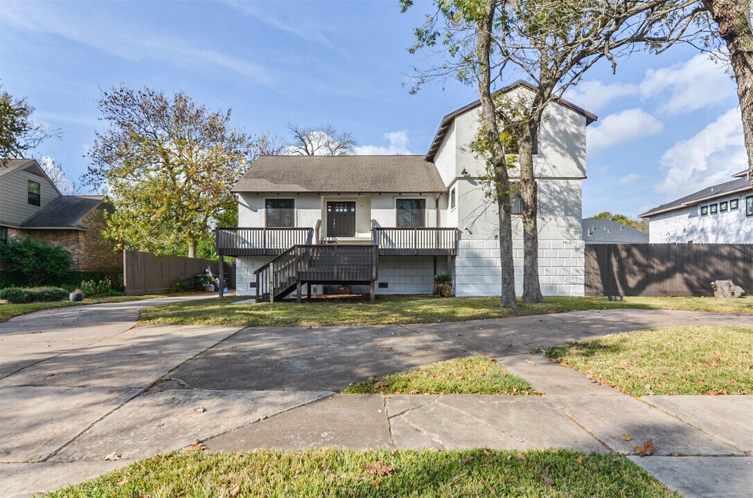 4718 N Braeswood Blvd in Houston, TX - Building Photo
