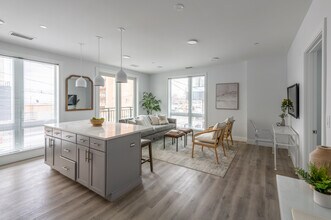 90 Ocean in Revere, MA - Foto de edificio - Interior Photo