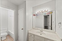 5715 Easthampton Dr photo'