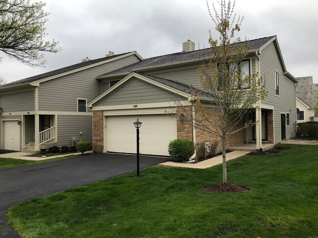 909 Suffolk Ct in Libertyville, IL - Building Photo - Building Photo