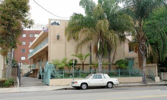 13952 Moorpark Ave in Sherman Oaks, CA - Building Photo