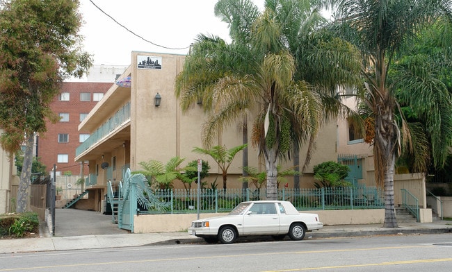 13952 Moorpark Ave