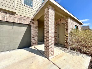 208 Otter Rd in Kyle, TX - Building Photo - Building Photo