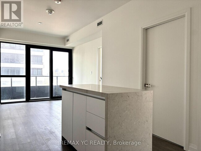 4015 The Exchange in Mississauga, ON - Building Photo - Building Photo